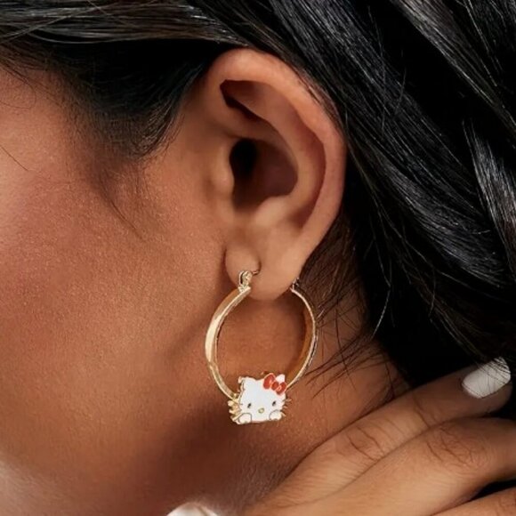 Hello Kitty Jewelry - NWT HELLO KITTY FASHION GOLD TONE EARRINGS